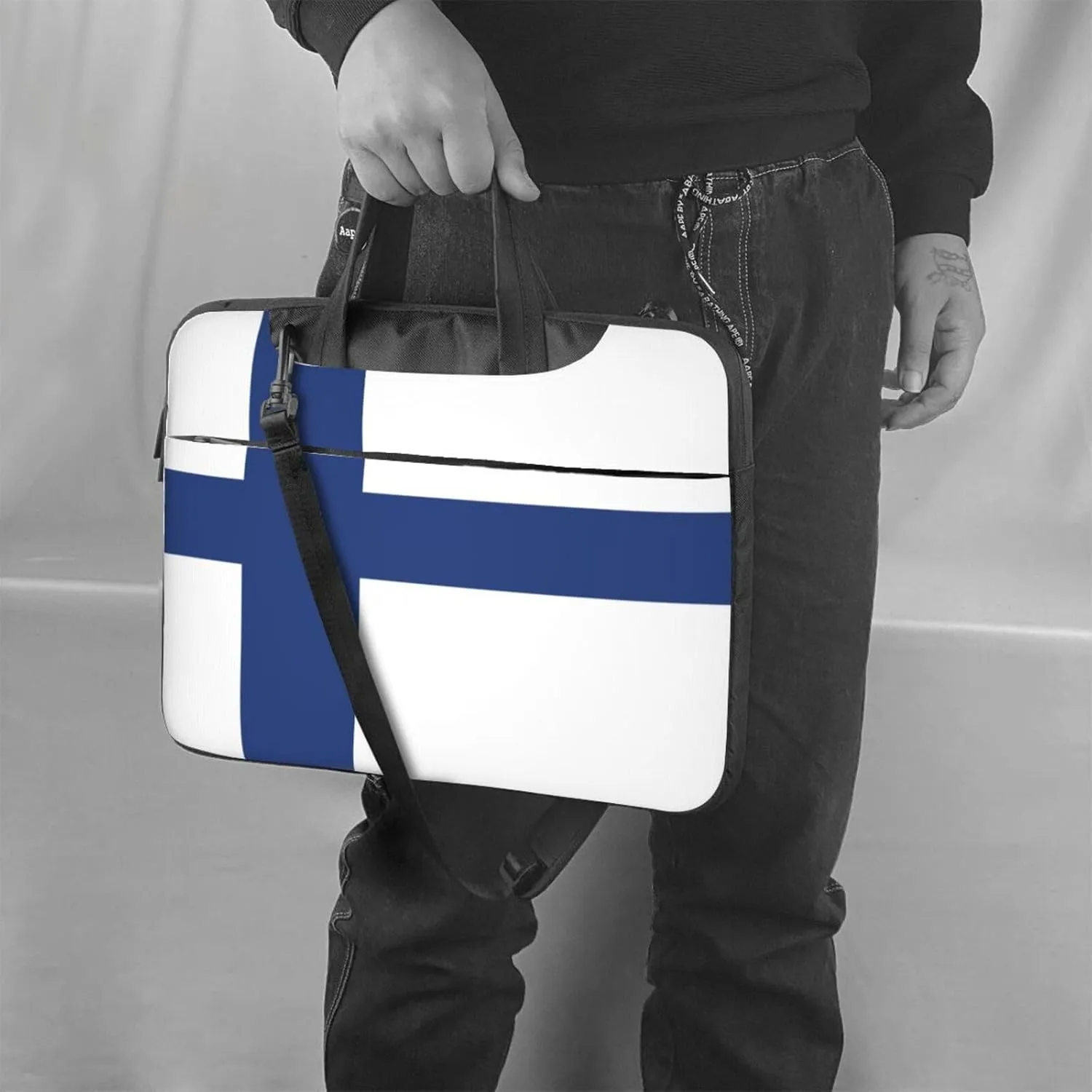 Finnish flag Print Laptop Bag - Stylish Messenger Bag and Laptop Case for Men and WomenShoulder Strap