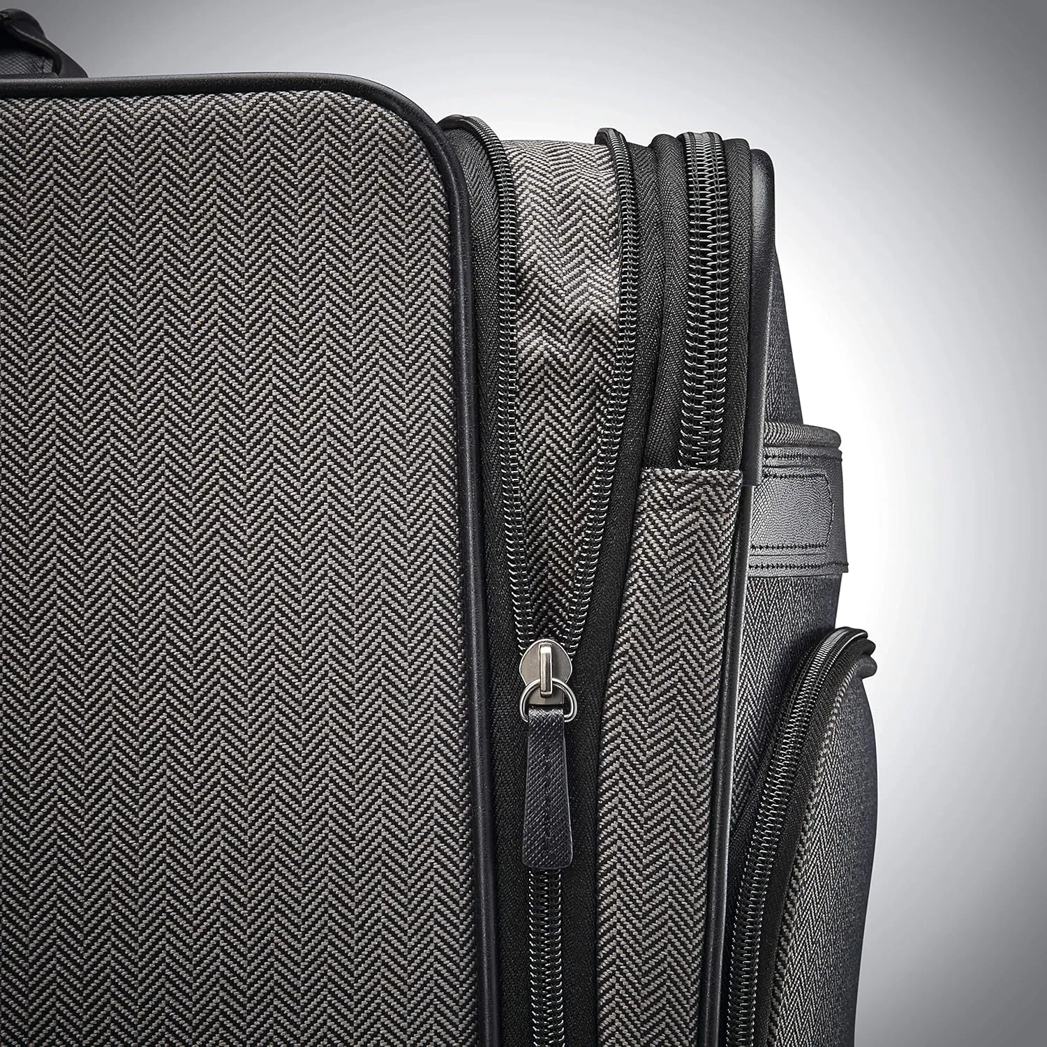 Hartmann Herringbone Deluxe Extended Journey Expandable Spinner, Black, Checked-Medium
