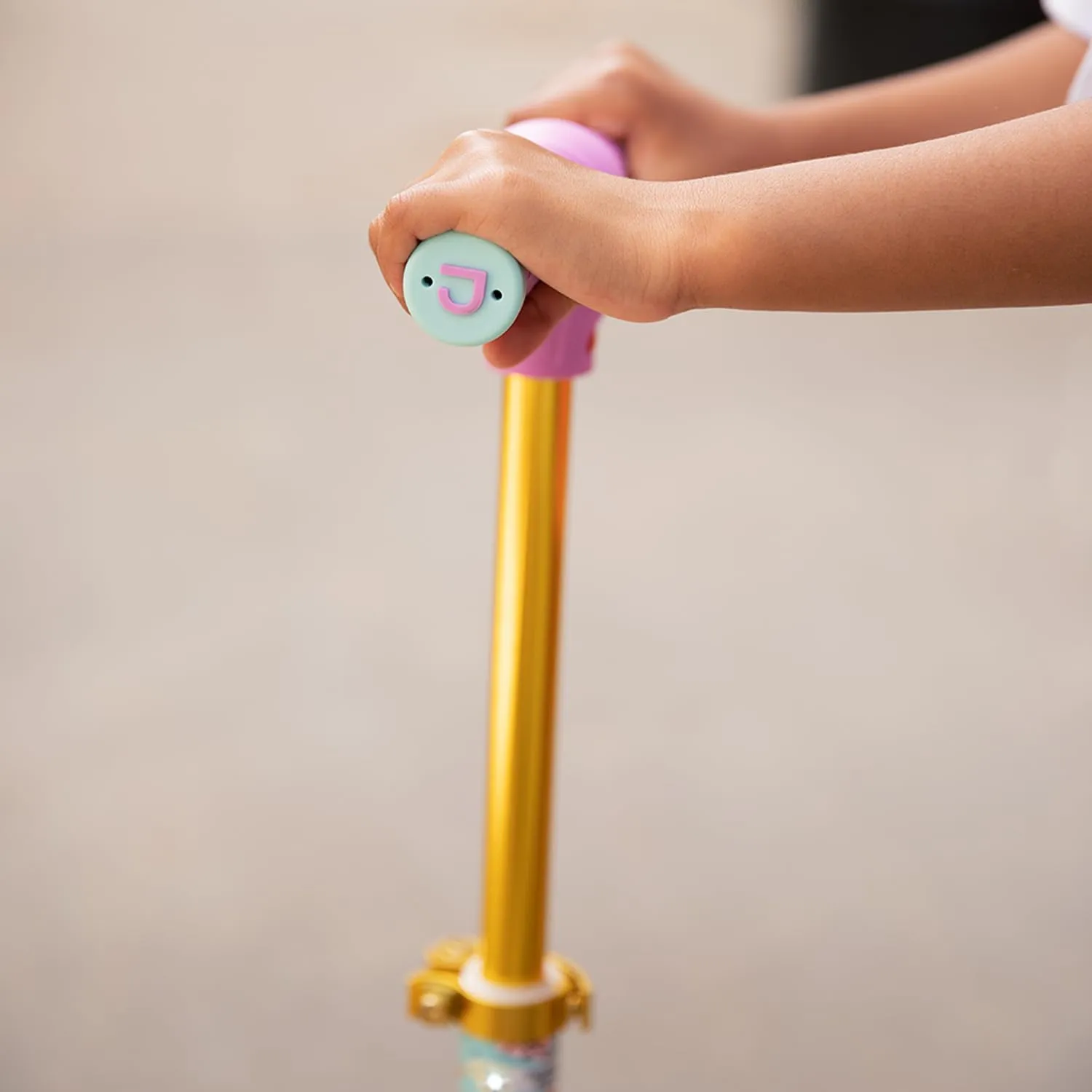 Jetson Character Kids Kick Scooter, LED Lights on Stem & Light-Up Wheels, Lightweight Frame, Height-Adjustable Handlebar, Lean-to-Steer System, Easy-Fold Mechanism