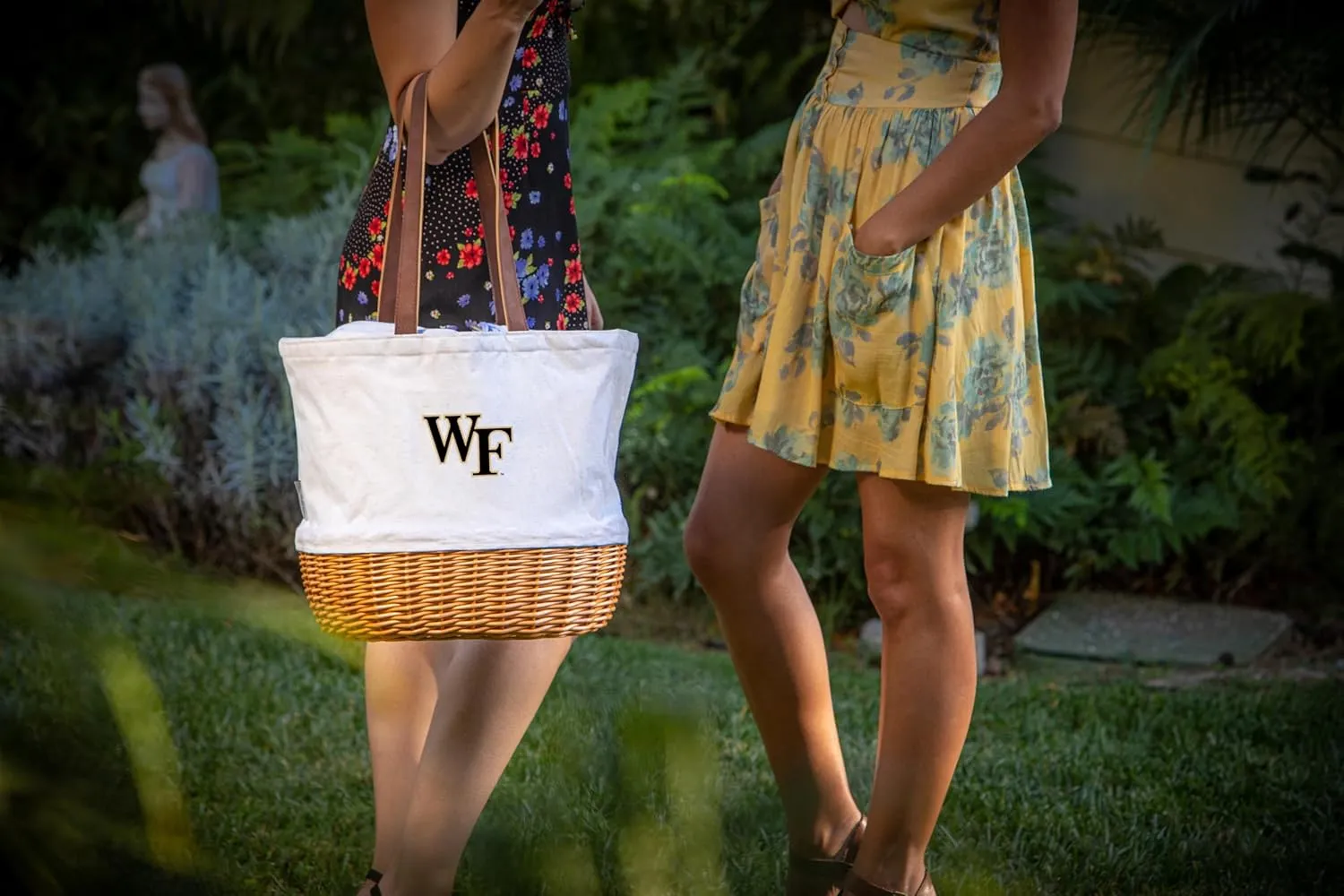 Picnic TIME NCAA Coronado Canvas and Willow Basket Tote, Picnic Tote Bag, Beach Tote, (Beige Canvas)