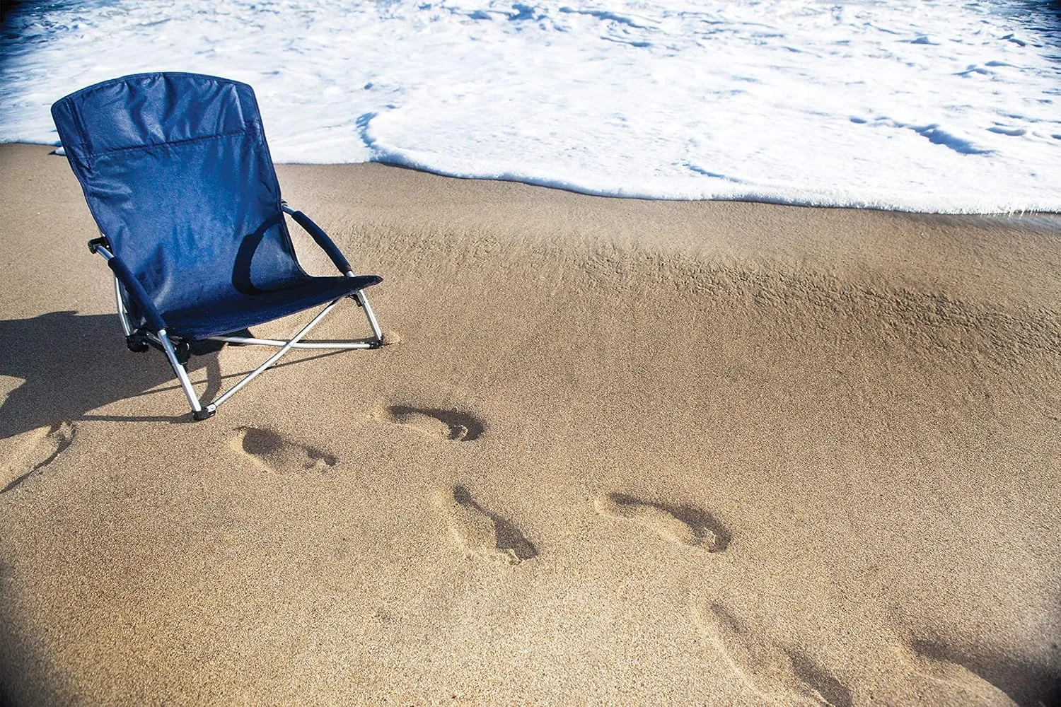 PICNIC TIME NCAA Unisex-Adult NCAA Tranquility Beach Chair with Carry Bag