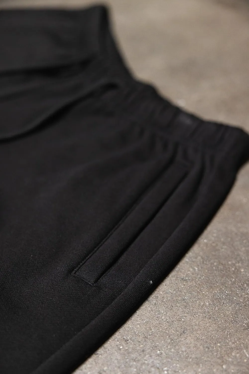 RIFLESSI Men's Premium Heavyweight Classic Casual Cotton Fleece Sweat Shorts with Drawsting and Zipper Pockets
